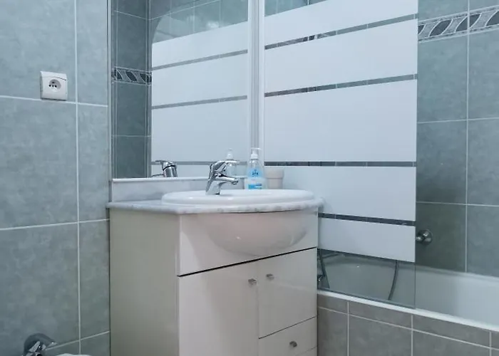 Azzurra Superbe 2p Et Vu * Menton