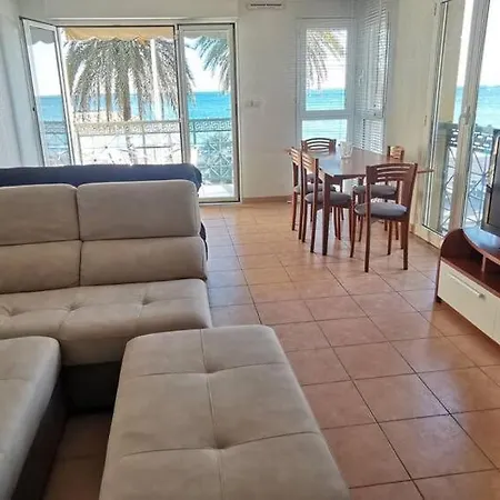 Azzurra Superbe 2p Et Vu Apartmán *